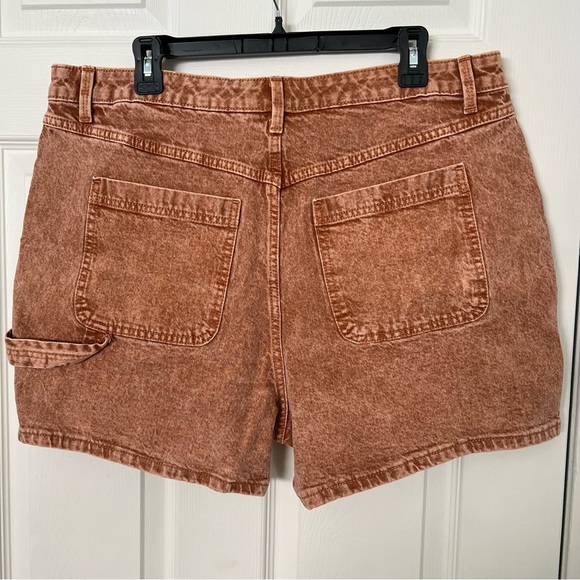 Universal Thread Shorts - Picture 2 of 3